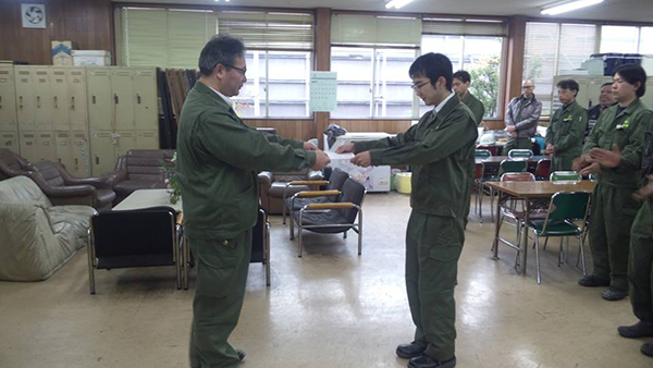 平成27年度の新入社員入社式を執り行いました。今年度は男性新卒1名を採用しました。